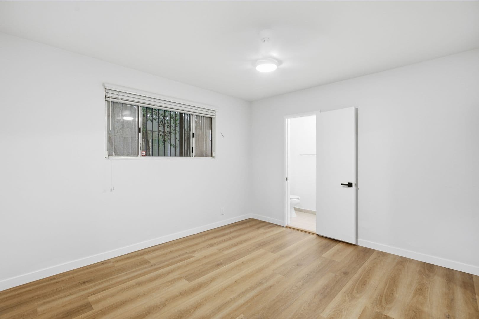 Los Angeles Apartment: 1138 Cardiff Avenue