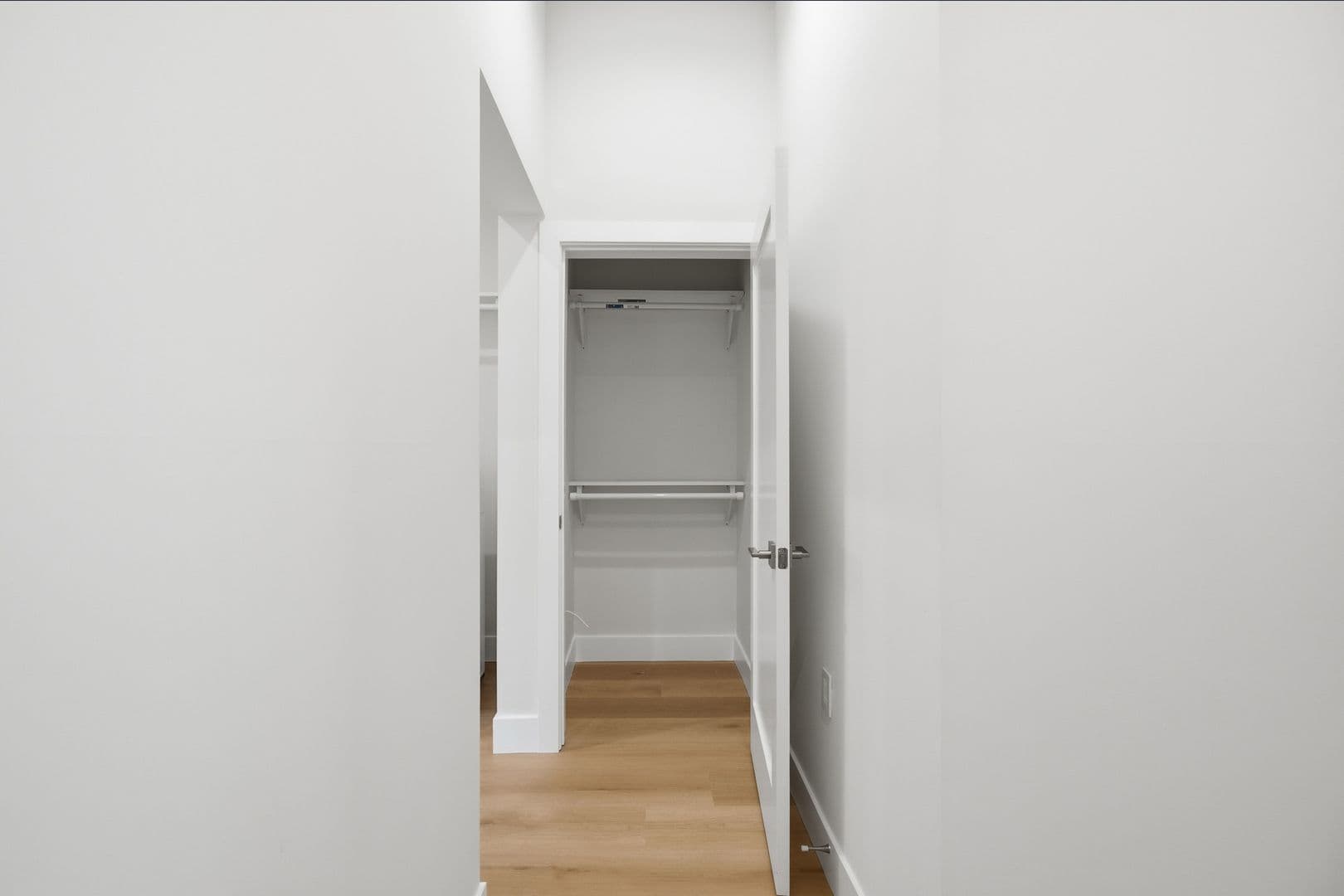 Sherman Oaks Apartment: 14007 Moorpark Street