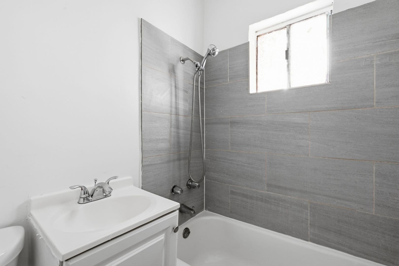 Los Angeles Apartment: 1426 S Bonnie Brae Street