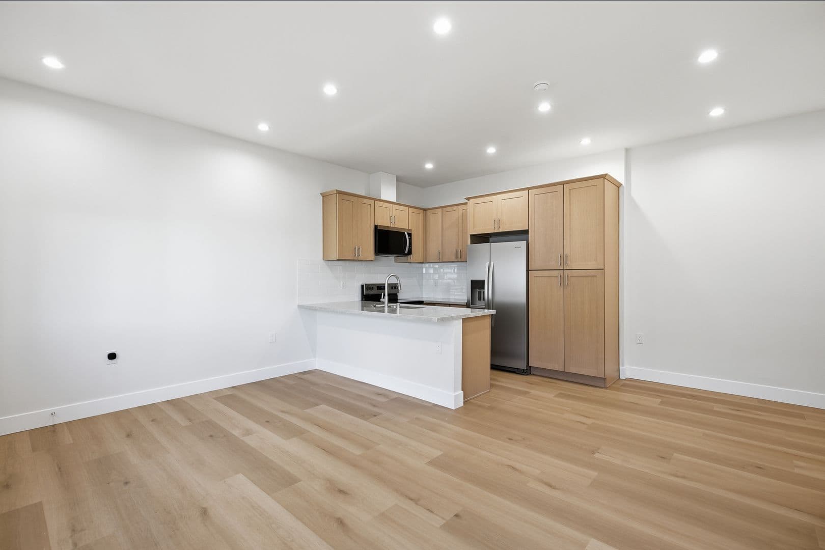 Sherman Oaks Apartment: 14007 Moorpark Street