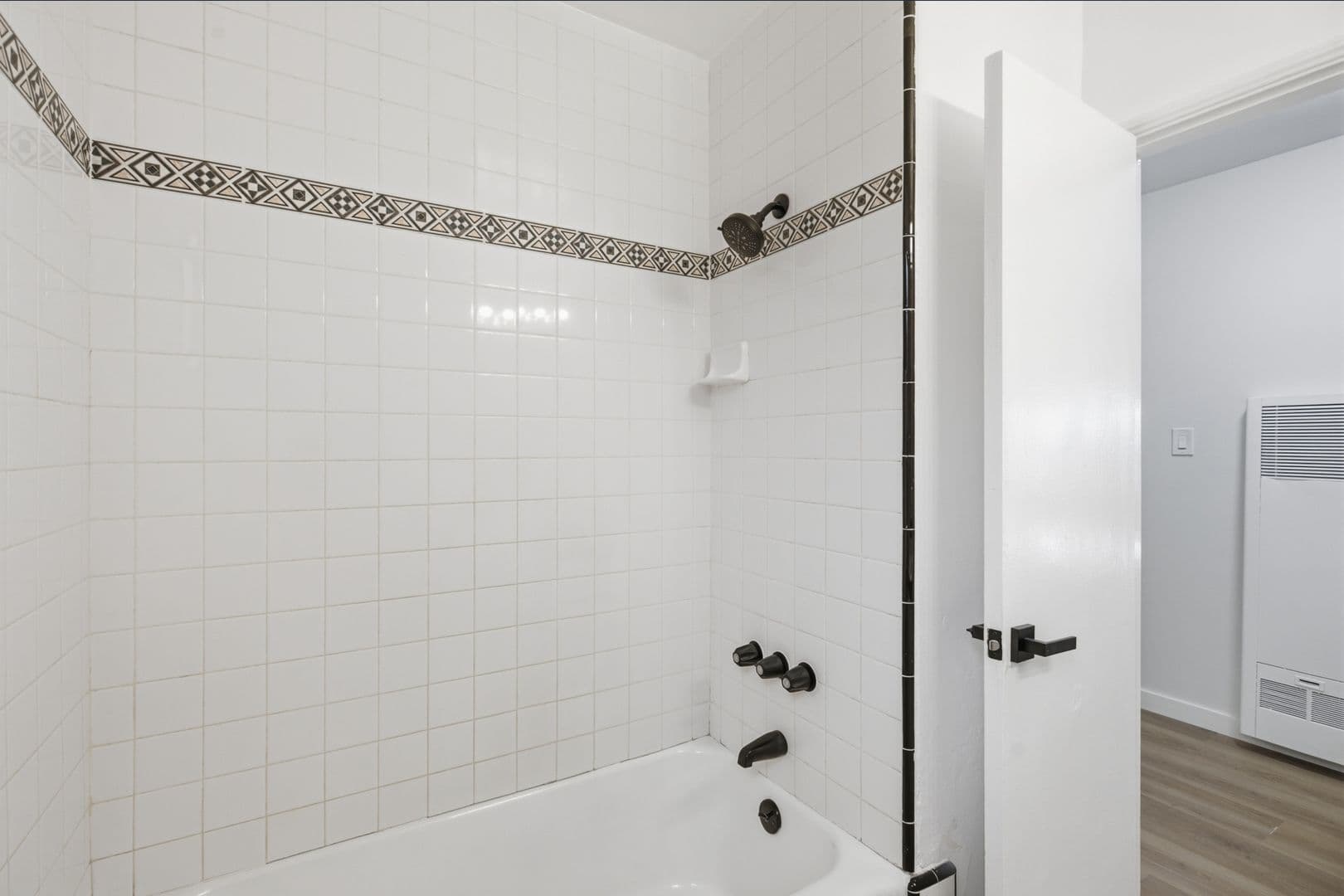 Los Angeles Apartment: 1138 Cardiff Avenue