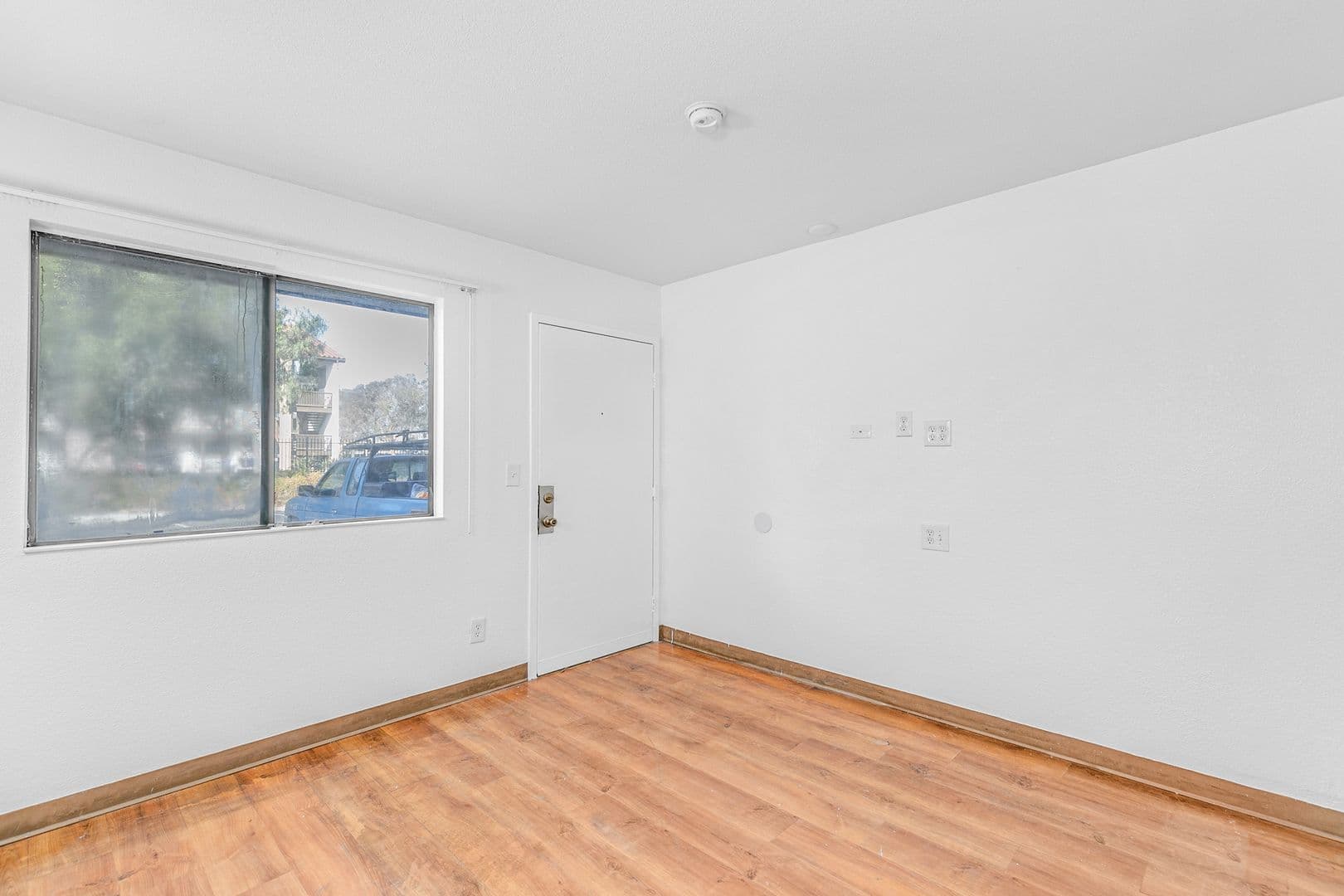 Thousand Oaks Apartment: 1516 Newbury Rd