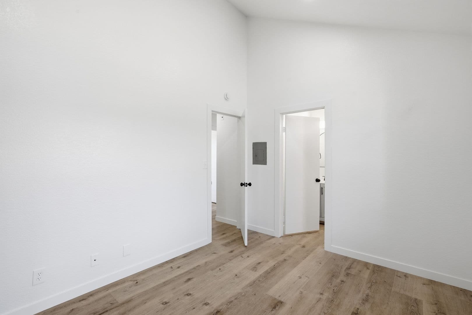 Inglewood Apartment: 511 E 99th Street