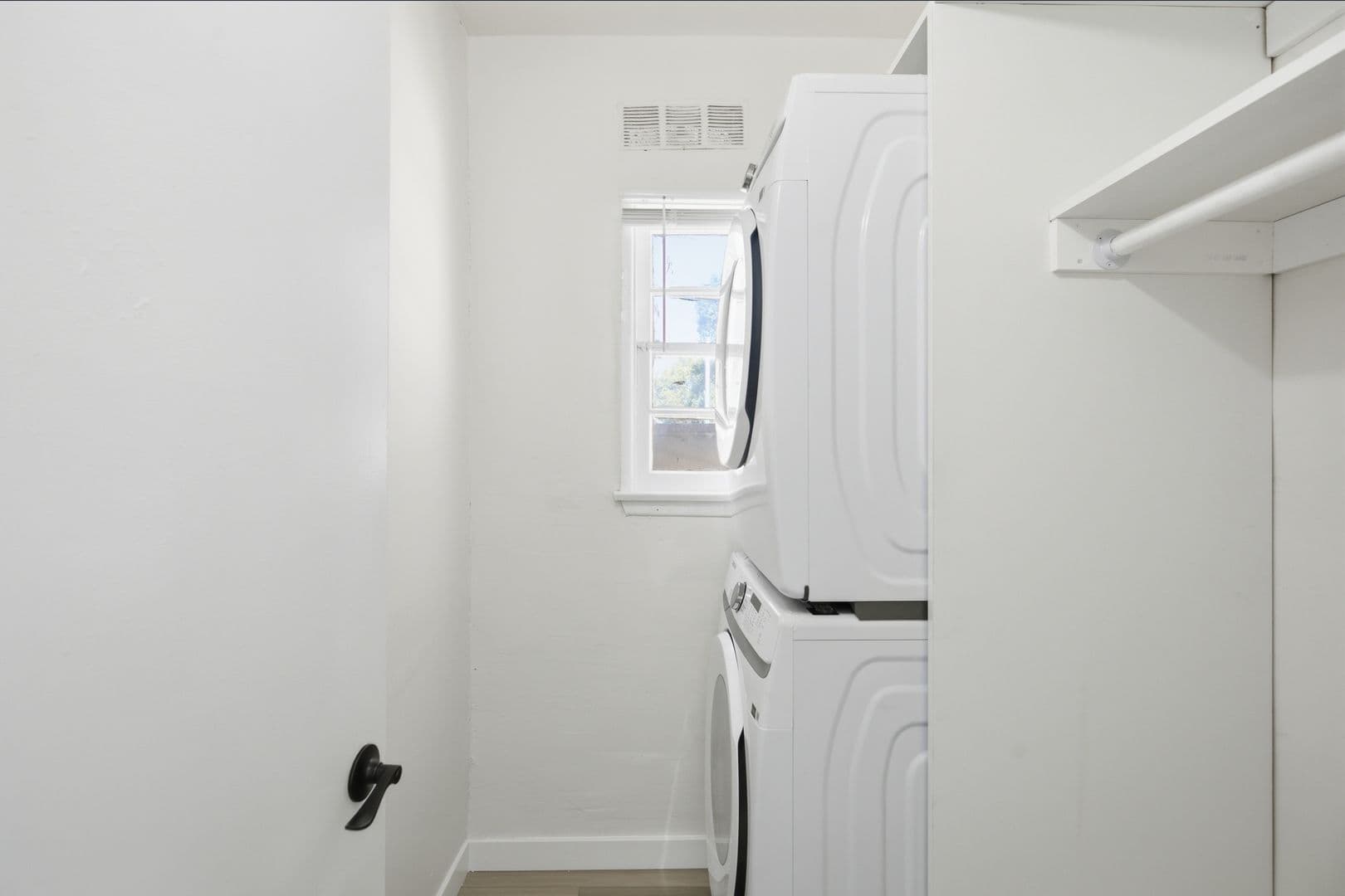 Van Nuys Apartment: 6860-6870 Hazeltine Avenue