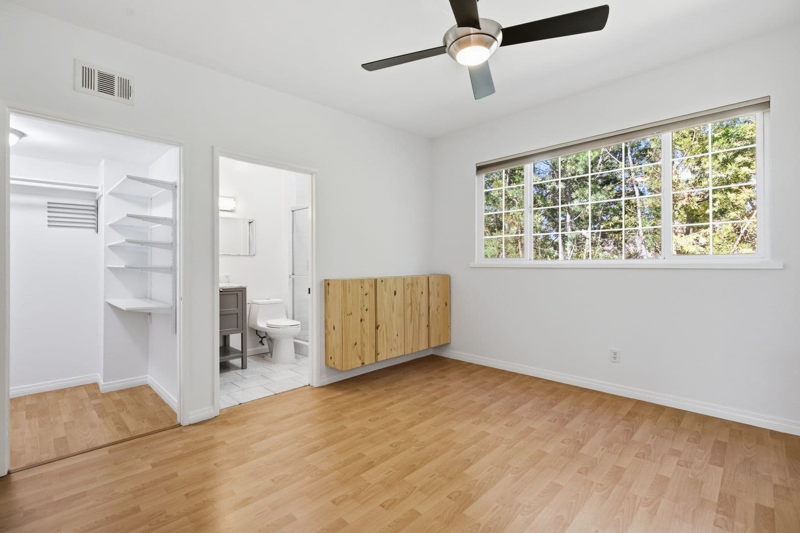 Sherman Oaks House: 4854 Coldwater Canyon Avenue #103