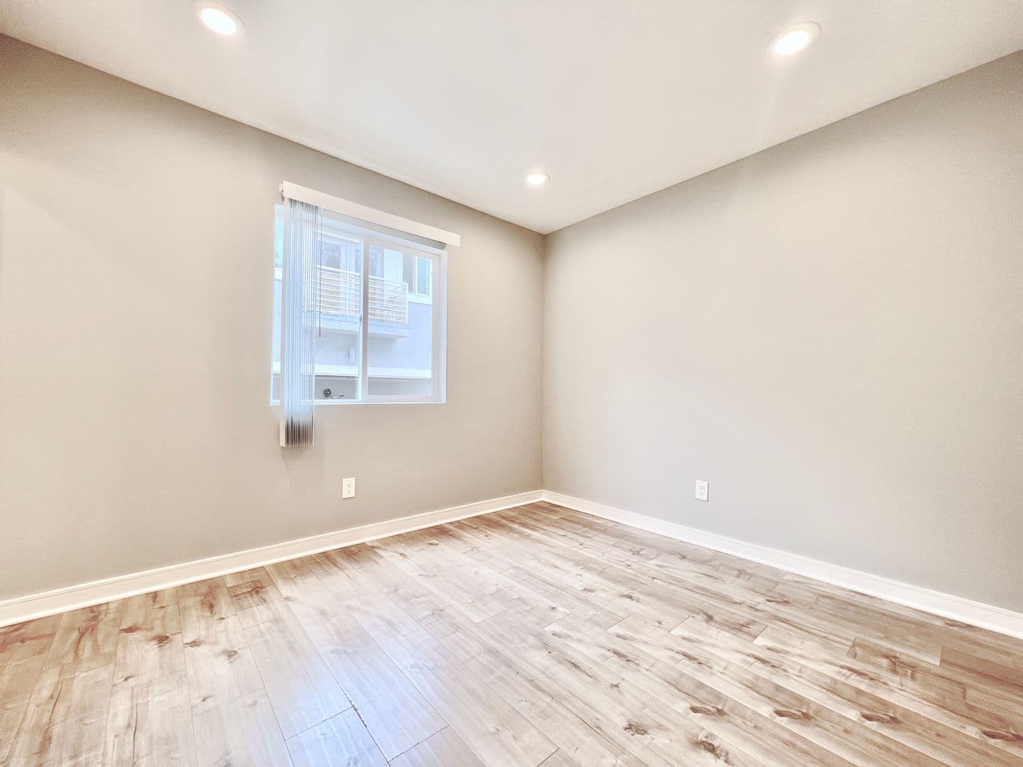 Los Angeles Apartment: 4461 Rosewood Avenue