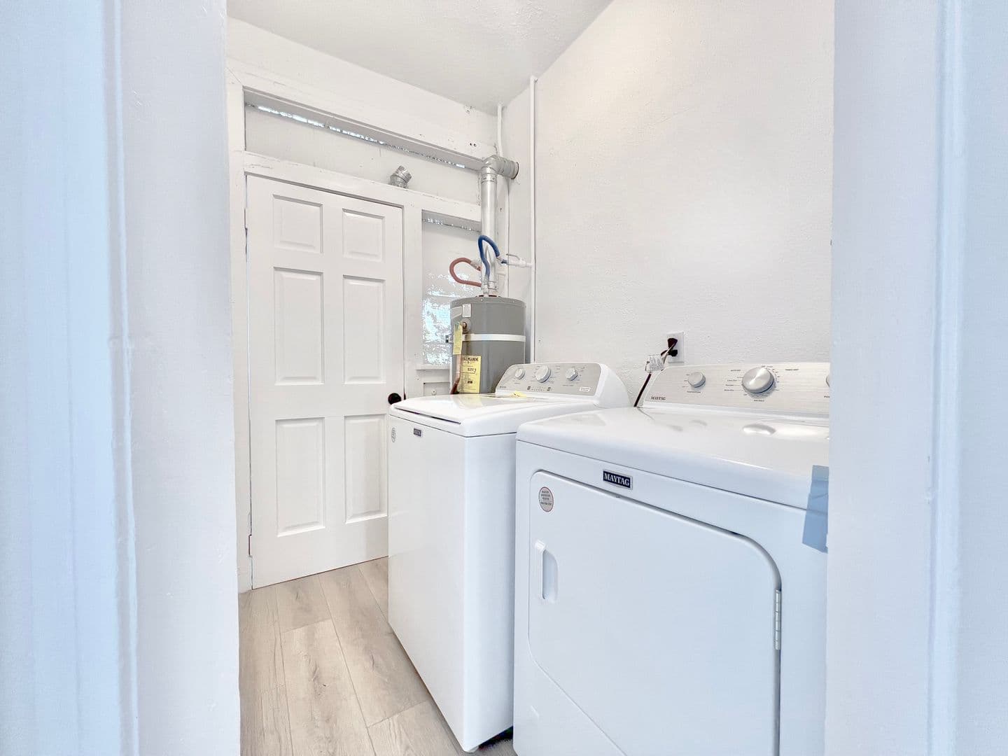 Los Angeles Apartment: 707 W 48th Street