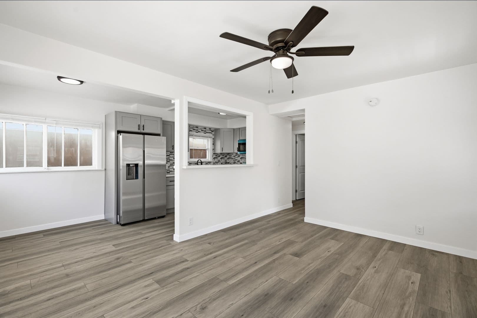 Van Nuys Apartment: 6860-6870 Hazeltine Avenue