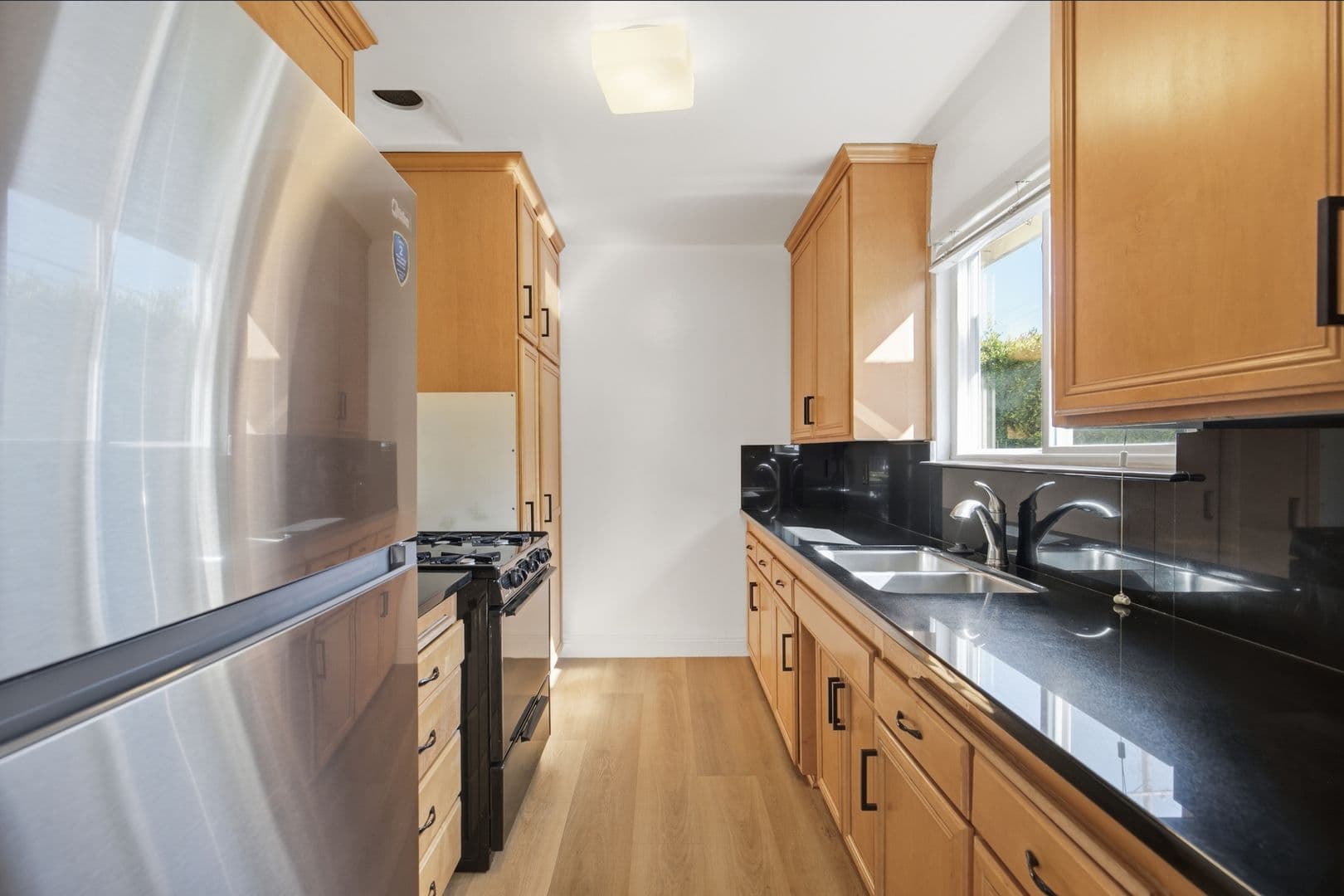Los Angeles Apartment: 1138 Cardiff Avenue