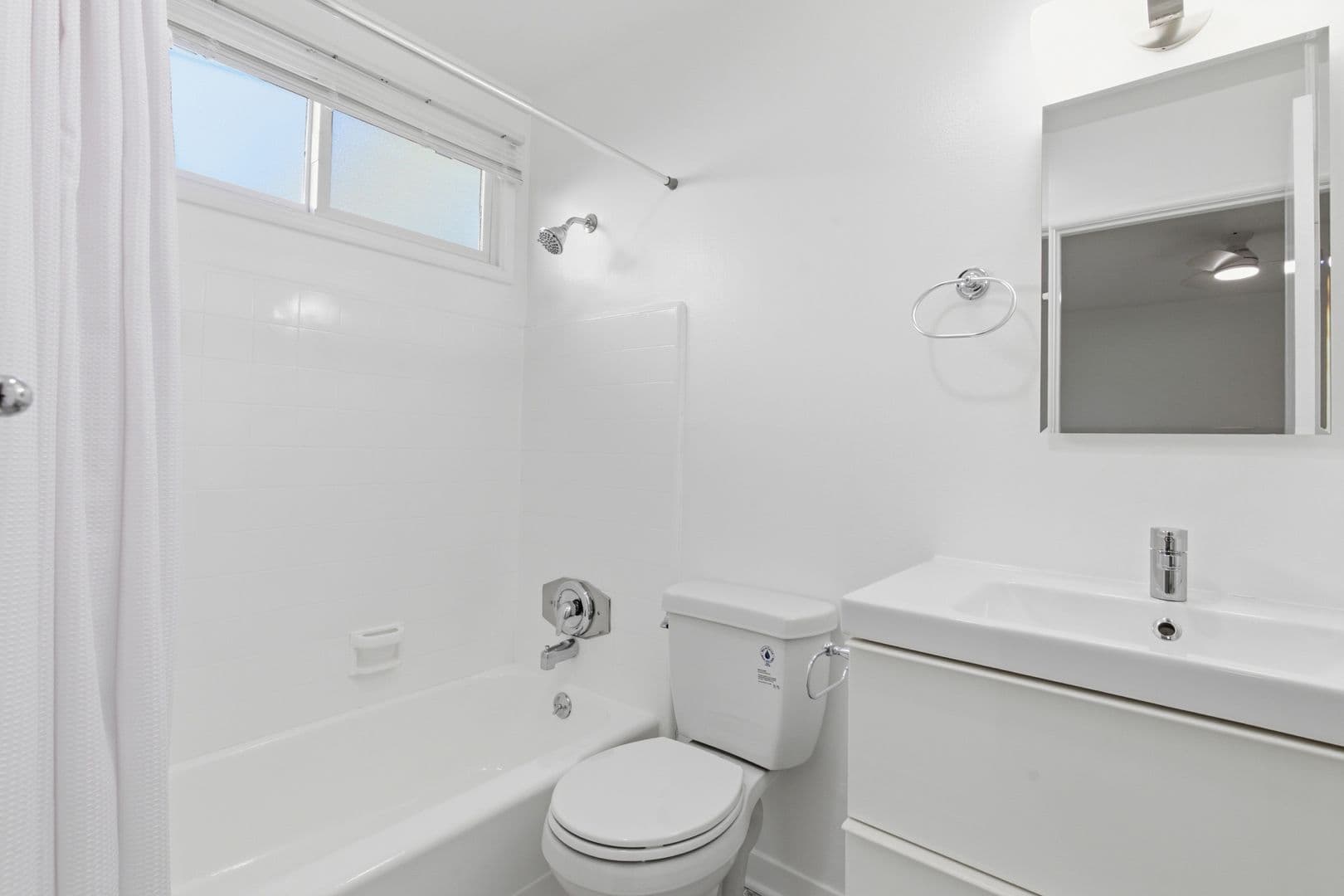 Los Angeles Apartment: 1453 S Westgate Ave