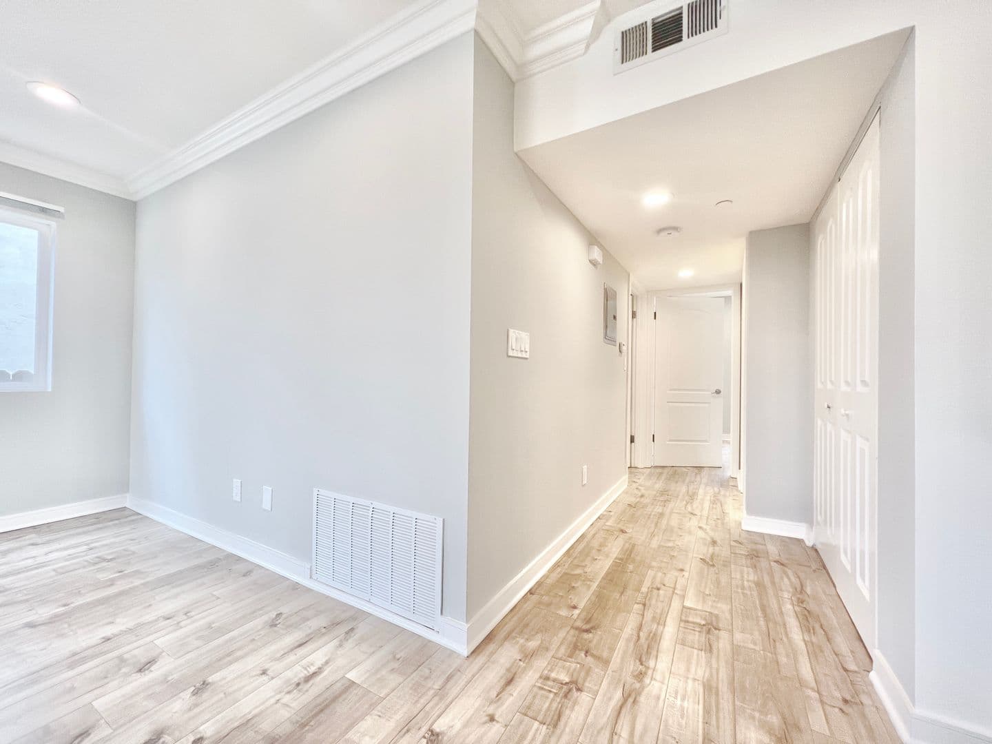 Los Angeles Apartment: 4461 Rosewood Avenue