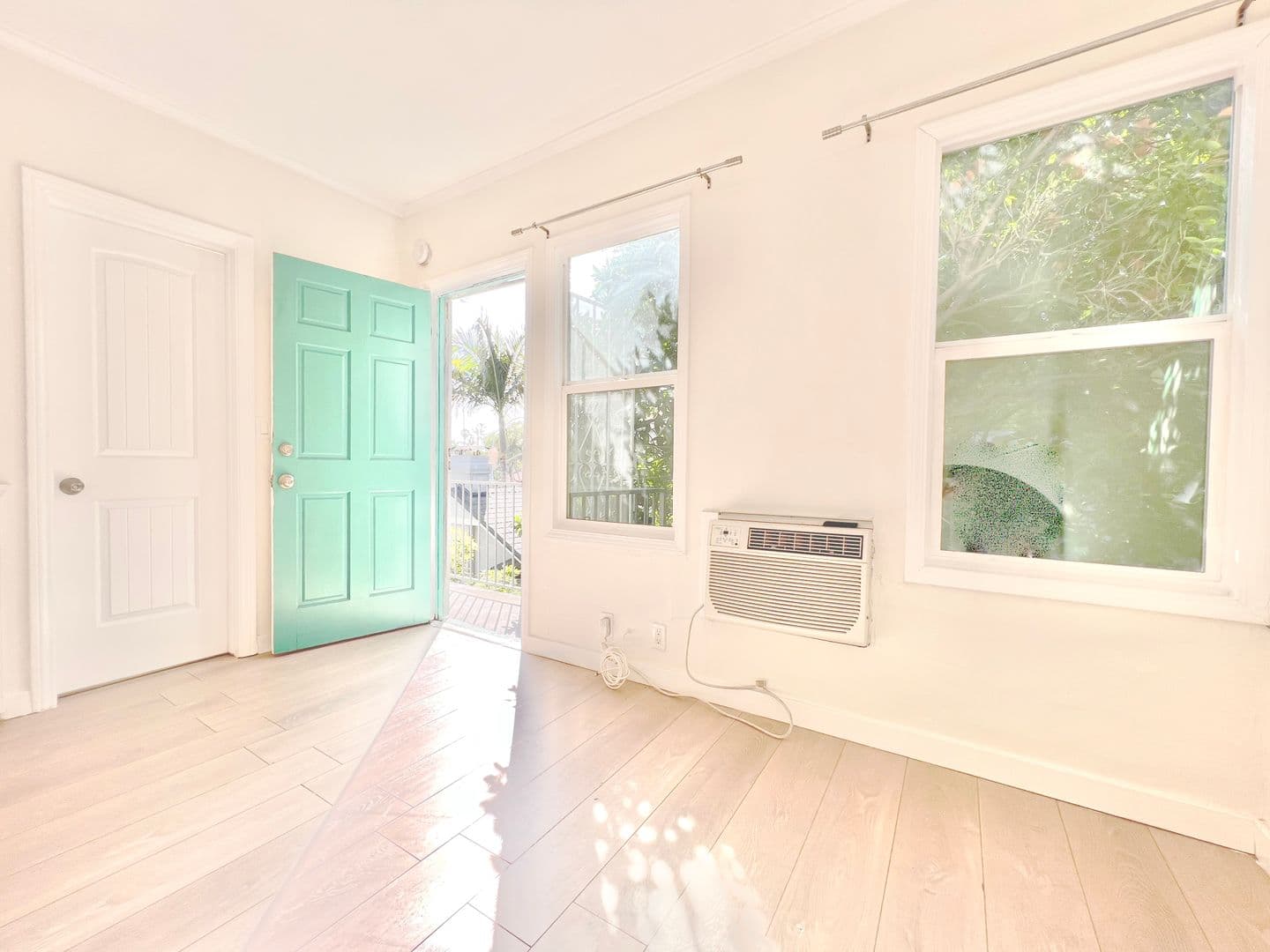 Los Angeles Apartment: 1301 N. Stanley Ave