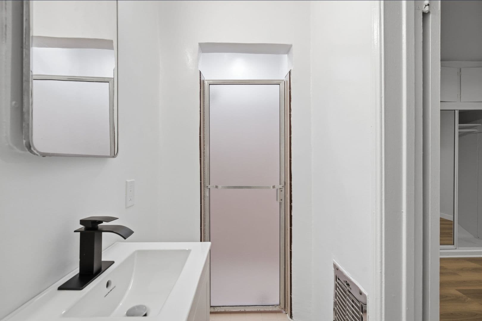 Los Angeles Apartment: 1138 Cardiff Avenue