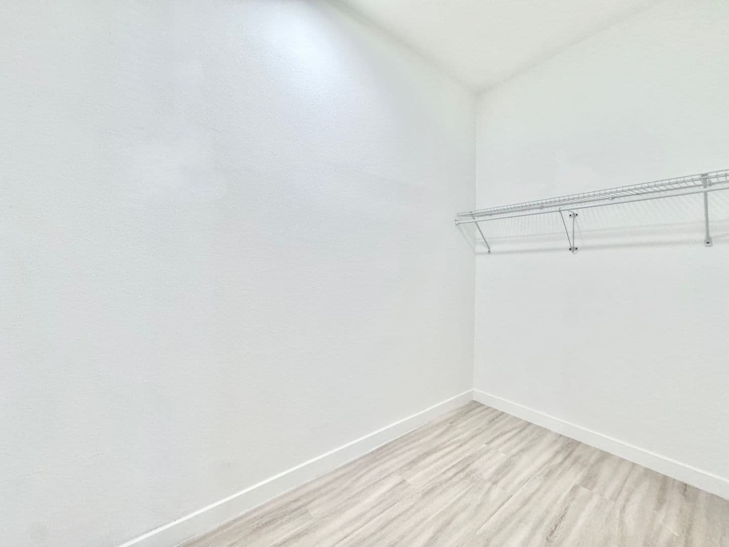 Los Angeles Apartment: 1922 Montrose Street