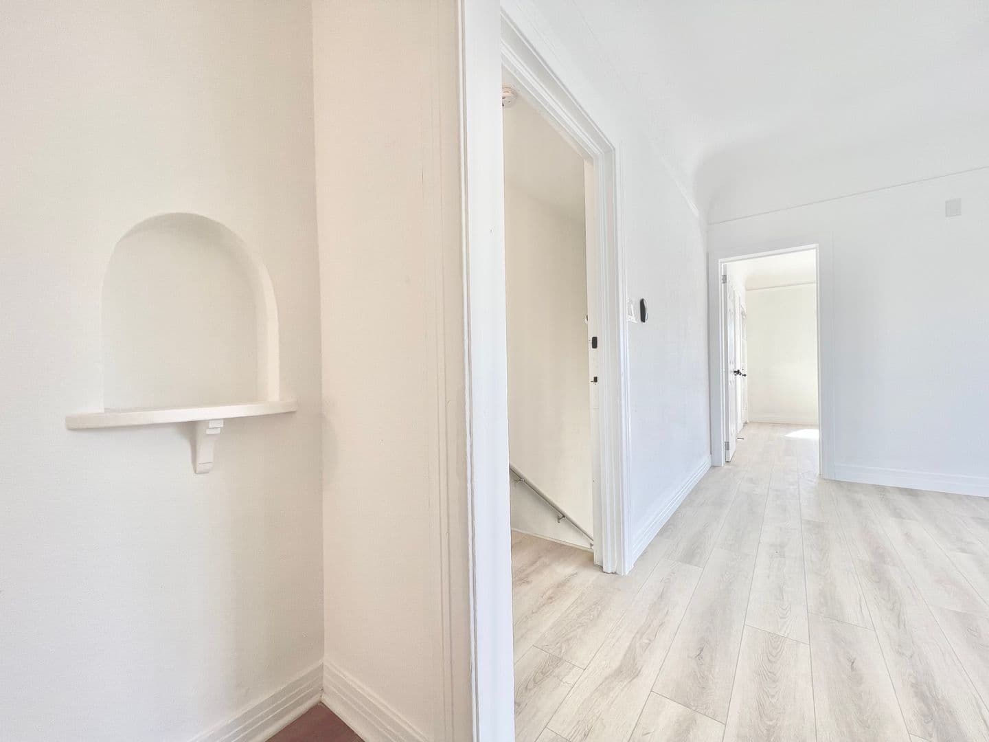 Los Angeles Apartment: 707 W 48th Street
