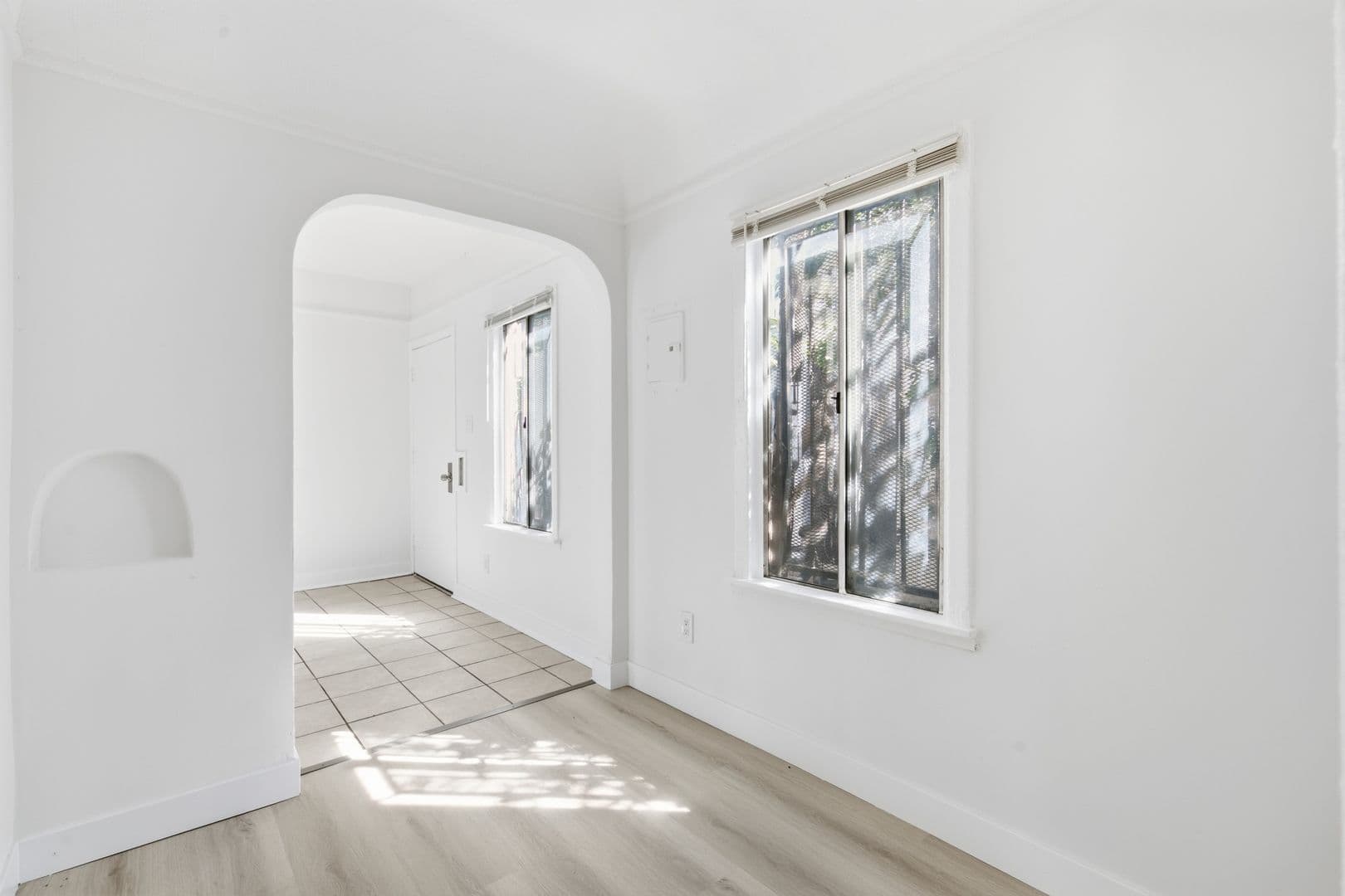 Los Angeles Apartment: 1426 S Bonnie Brae Street