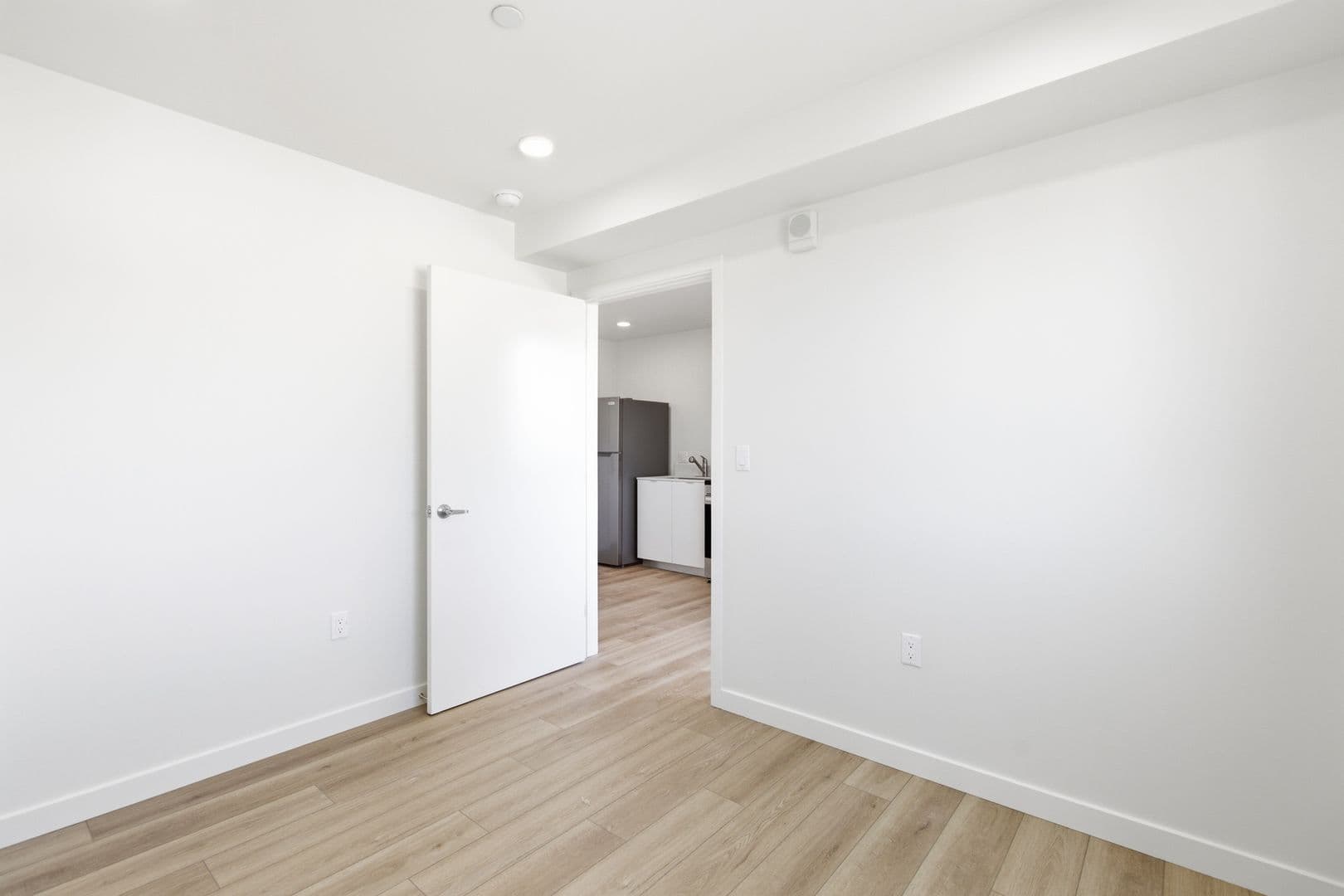 Los Angeles Apartment: 7655 San Pedro Street