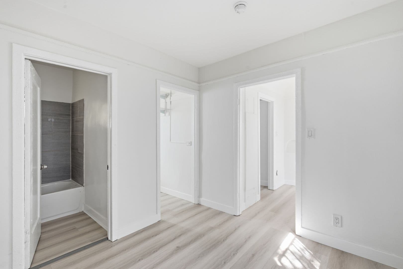 Los Angeles Apartment: 1426 S Bonnie Brae Street