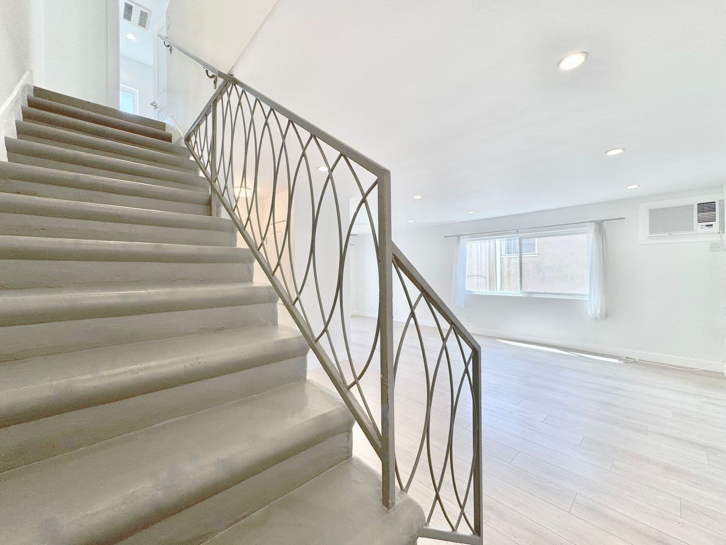 Los Angeles Apartment: 8616 Whitworth Drive