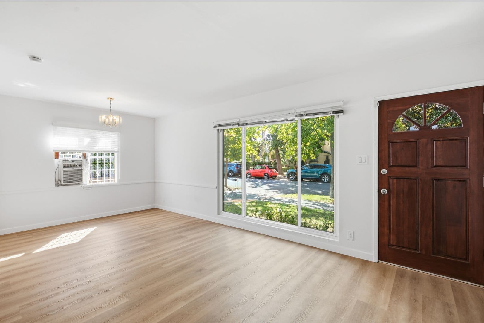 Los Angeles Apartment: 1138 Cardiff Avenue