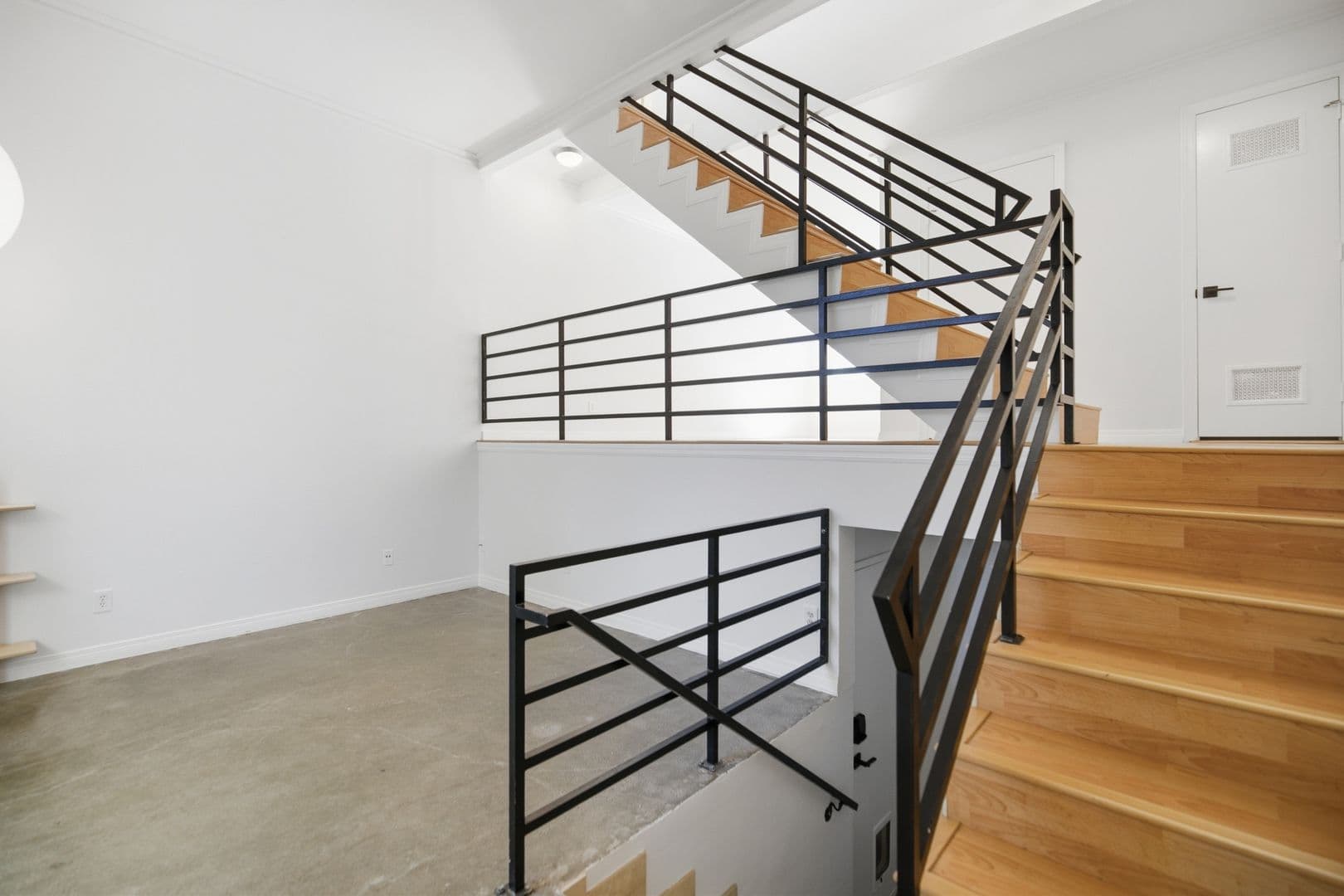 Sherman Oaks House: 4854 Coldwater Canyon Avenue #103