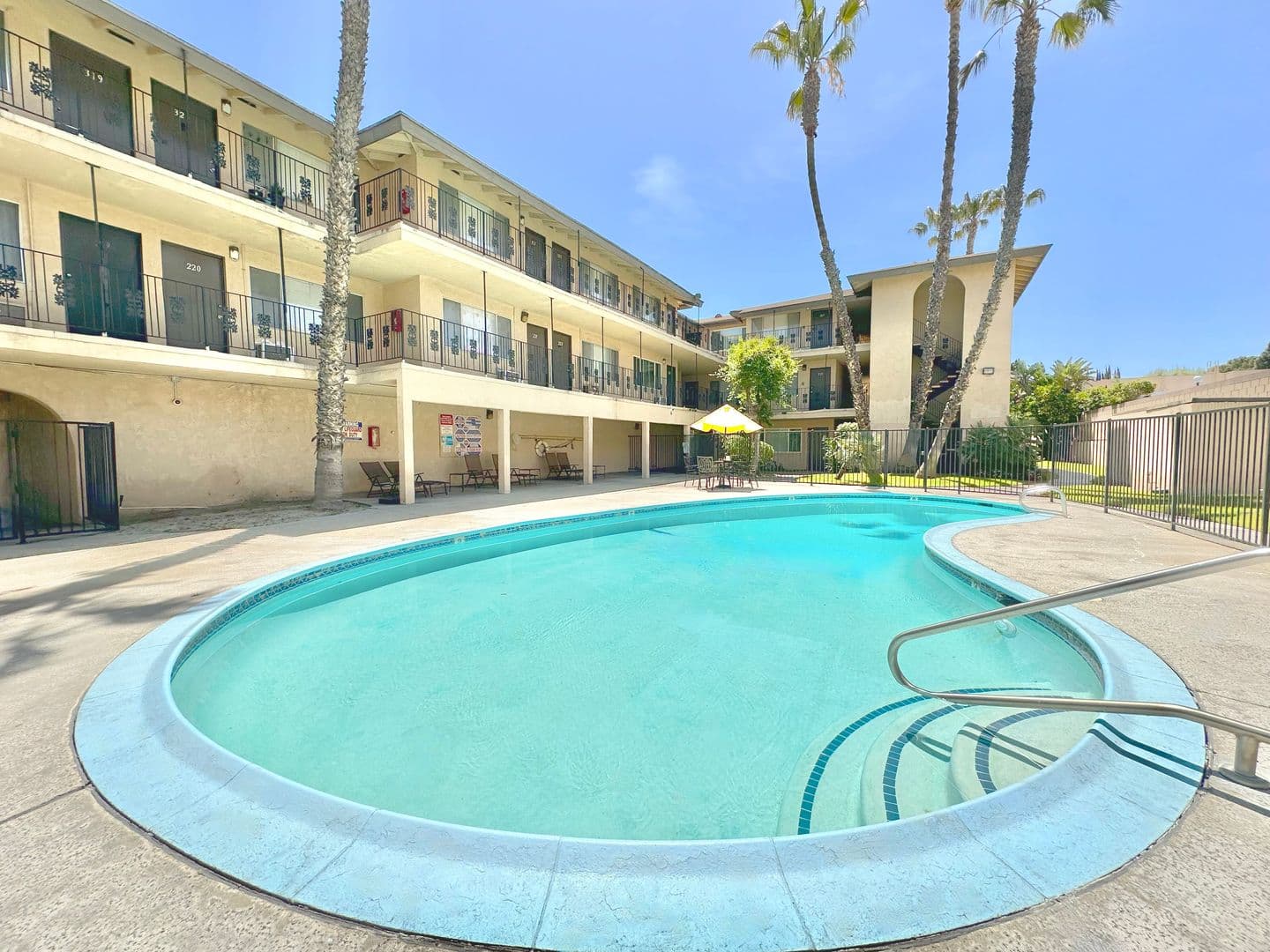 Anaheim Apartment: 2630 West Lincoln Ave