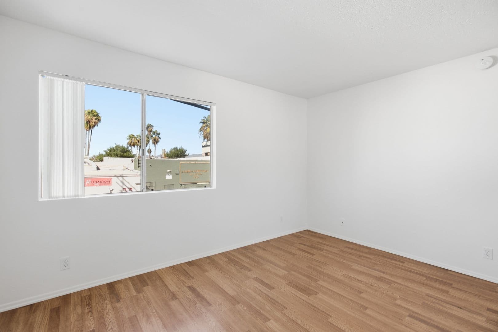 Sherman Oaks Apartment: 14455 Dickens St
