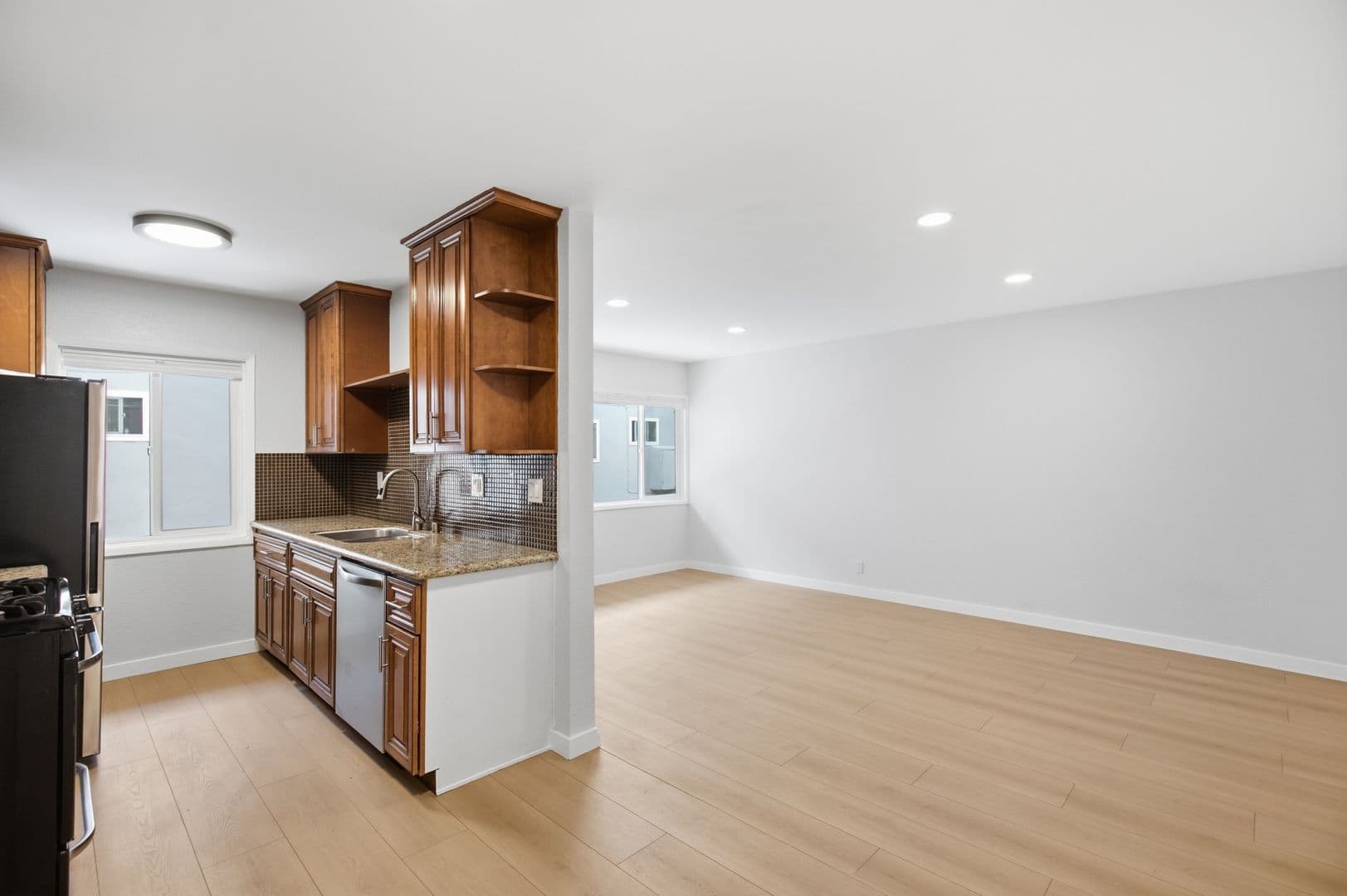 Sherman Oaks Apartment: 14616 Magnolia Blvd