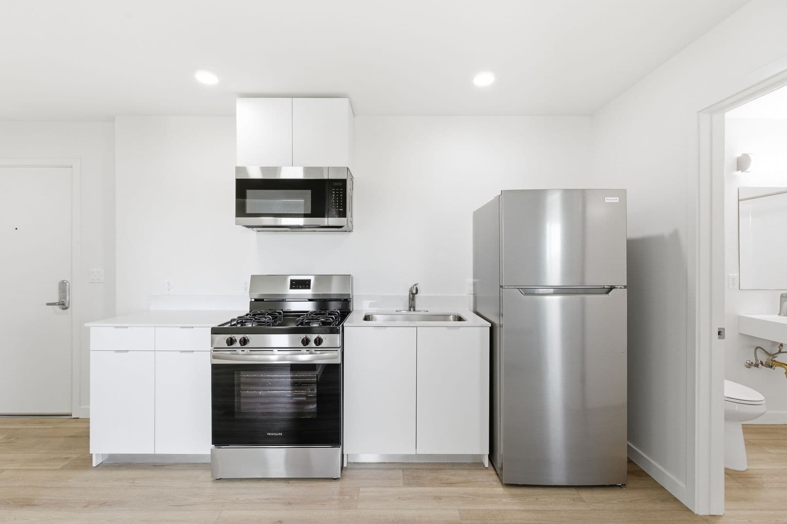 Los Angeles Apartment: 7655 San Pedro Street