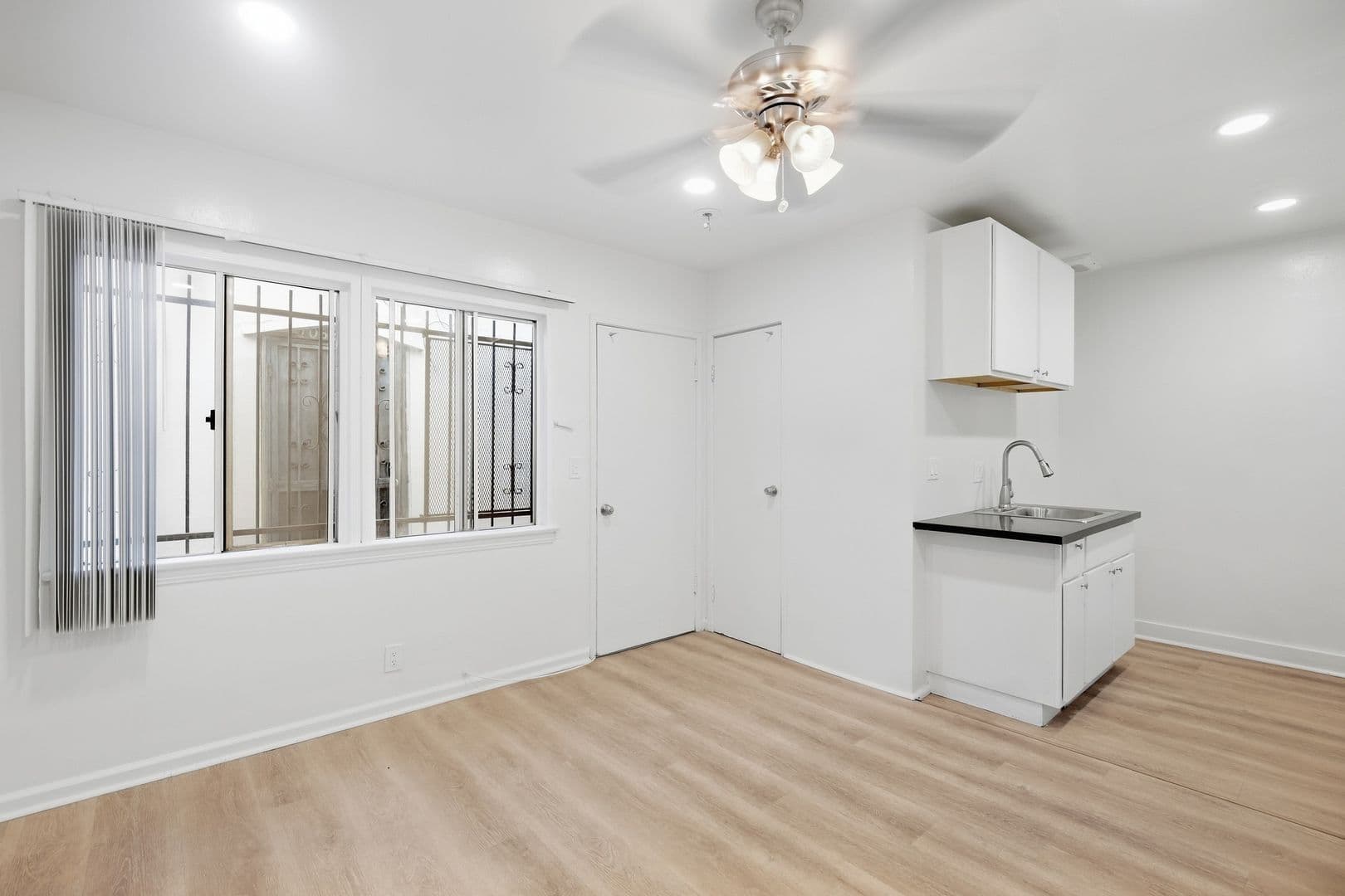 Los Angeles Apartment: 10635 S Vermont Ave