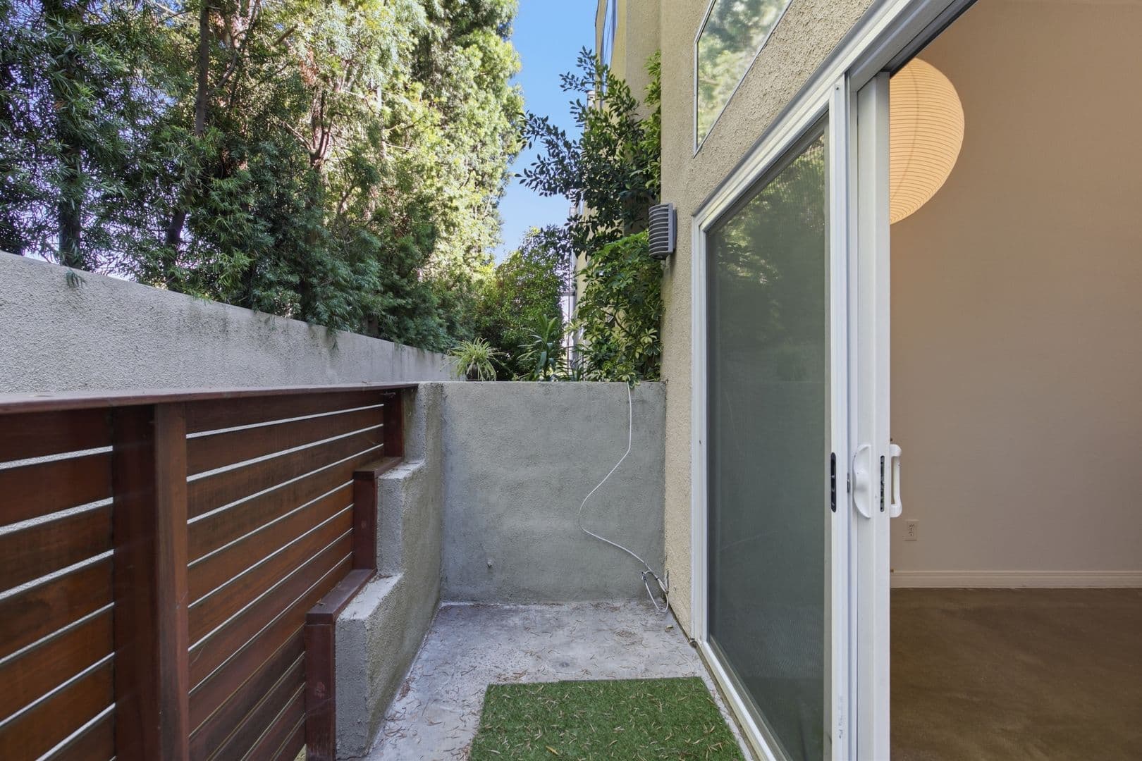 Sherman Oaks House: 4854 Coldwater Canyon Avenue #103