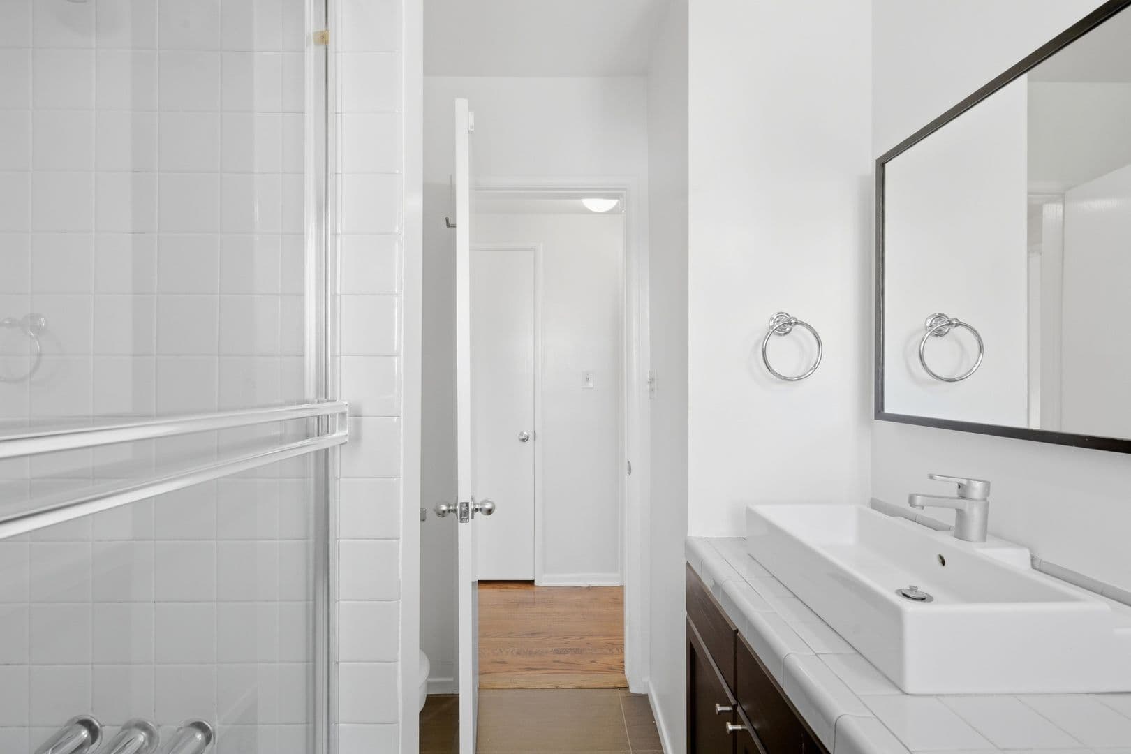 Beverly Hills Apartment: 357 S Elm Dr