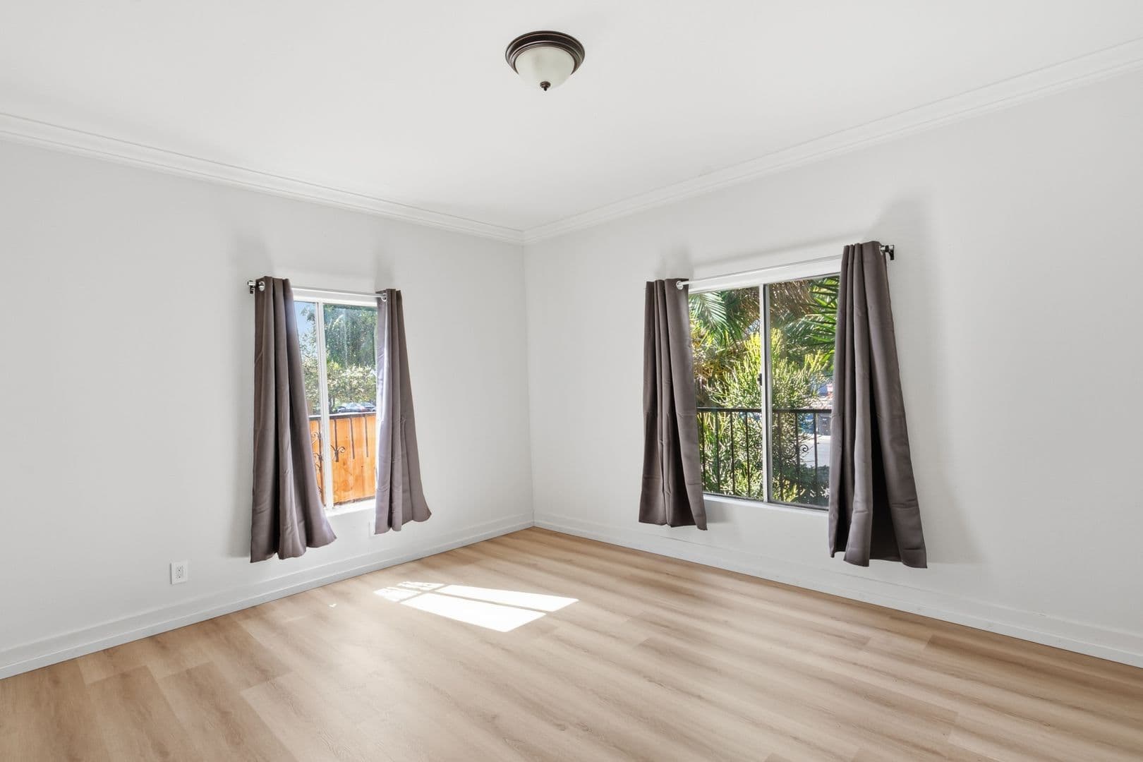 Los Angeles Apartment: 1444 W 28th St