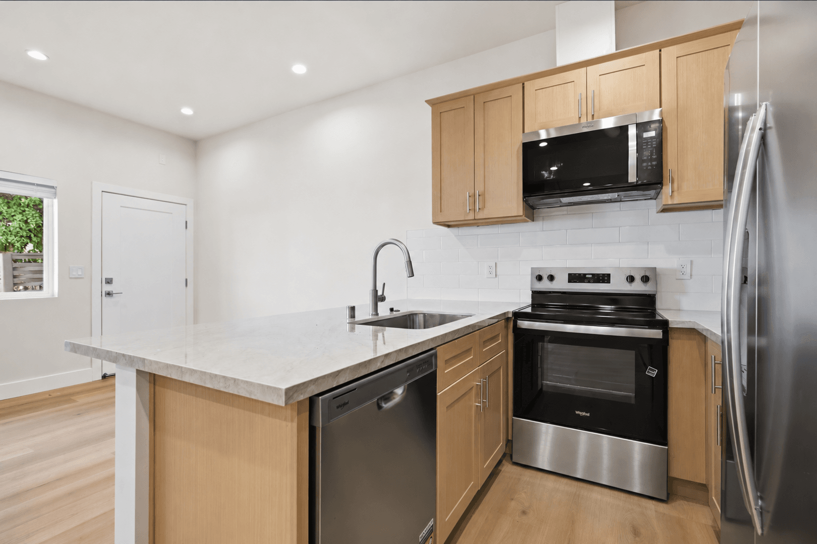 Sherman Oaks Apartment: 14007 Moorpark Street