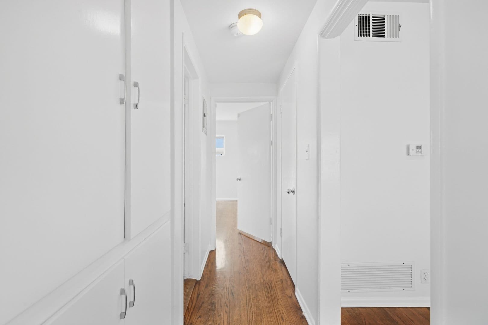 Beverly Hills Apartment: 357 S Elm Dr