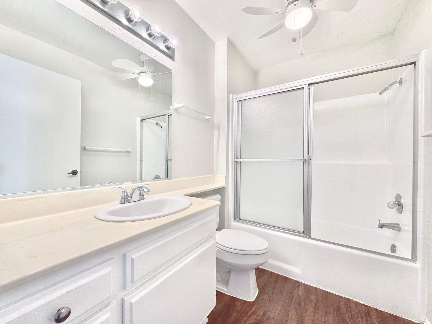 Sherman Oaks Apartment: 14455 Dickens St