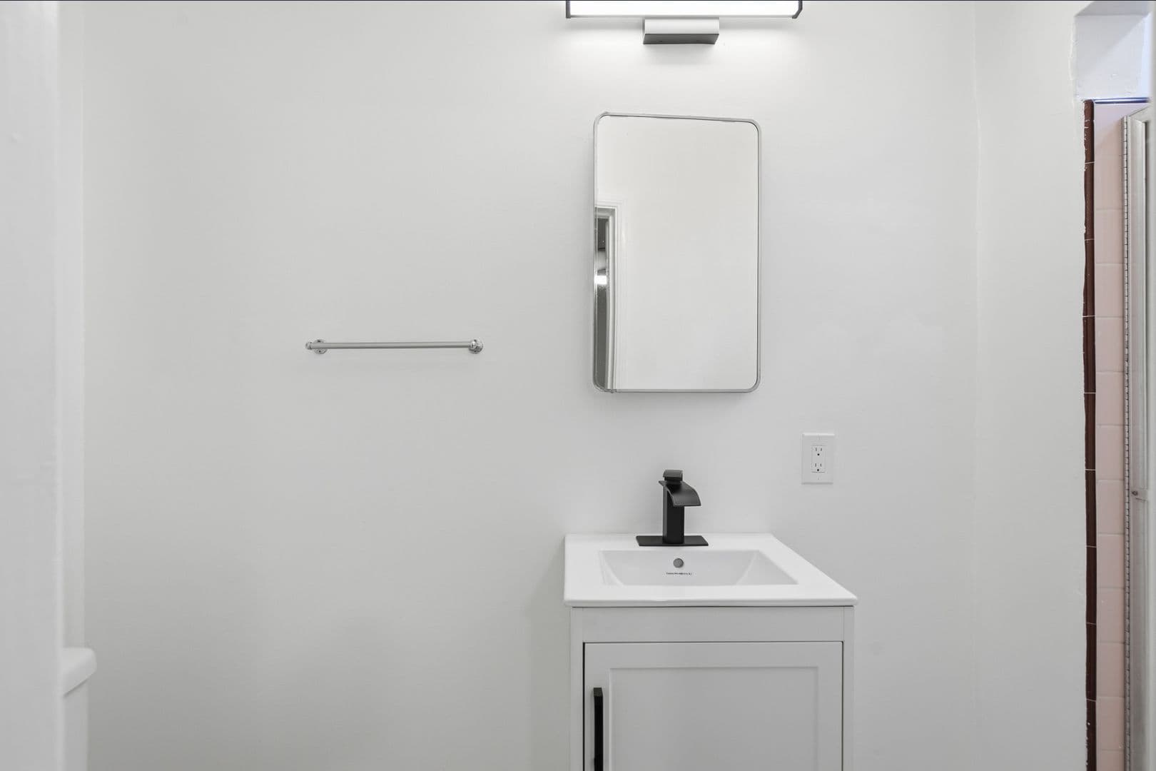 Los Angeles Apartment: 1138 Cardiff Avenue