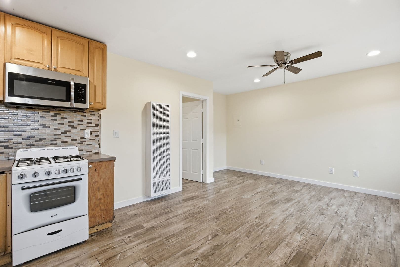 Los Angeles Apartment: 8910 S Avalon Blvd