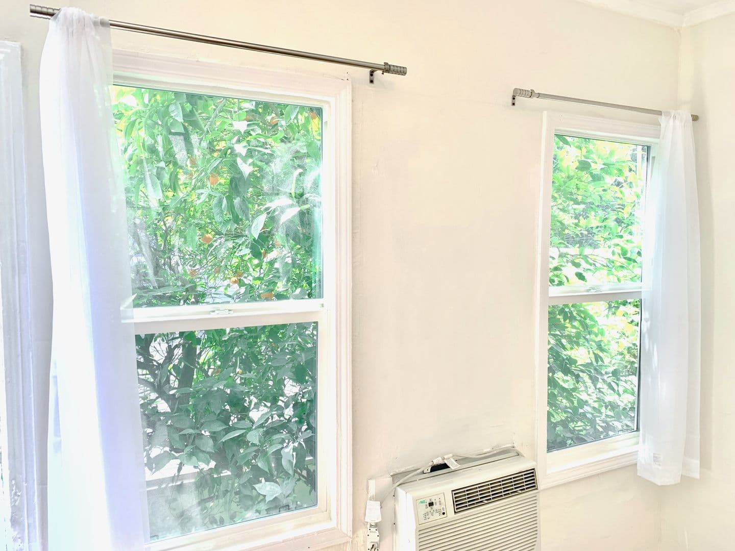 Los Angeles Apartment: 1301 N. Stanley Ave
