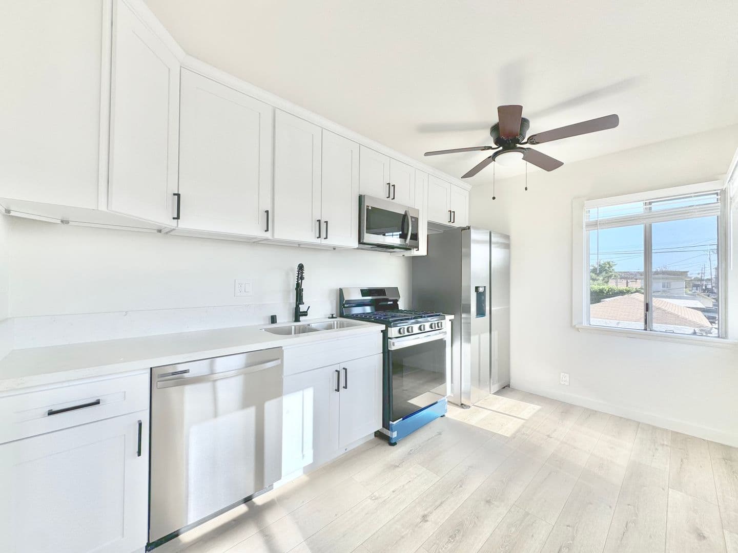 Long Beach Apartment: 1600 Chestnut Ave