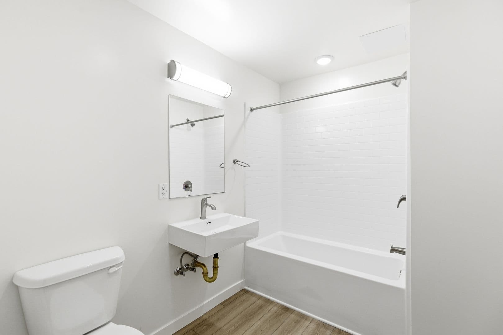 Los Angeles Apartment: 7655 San Pedro Street