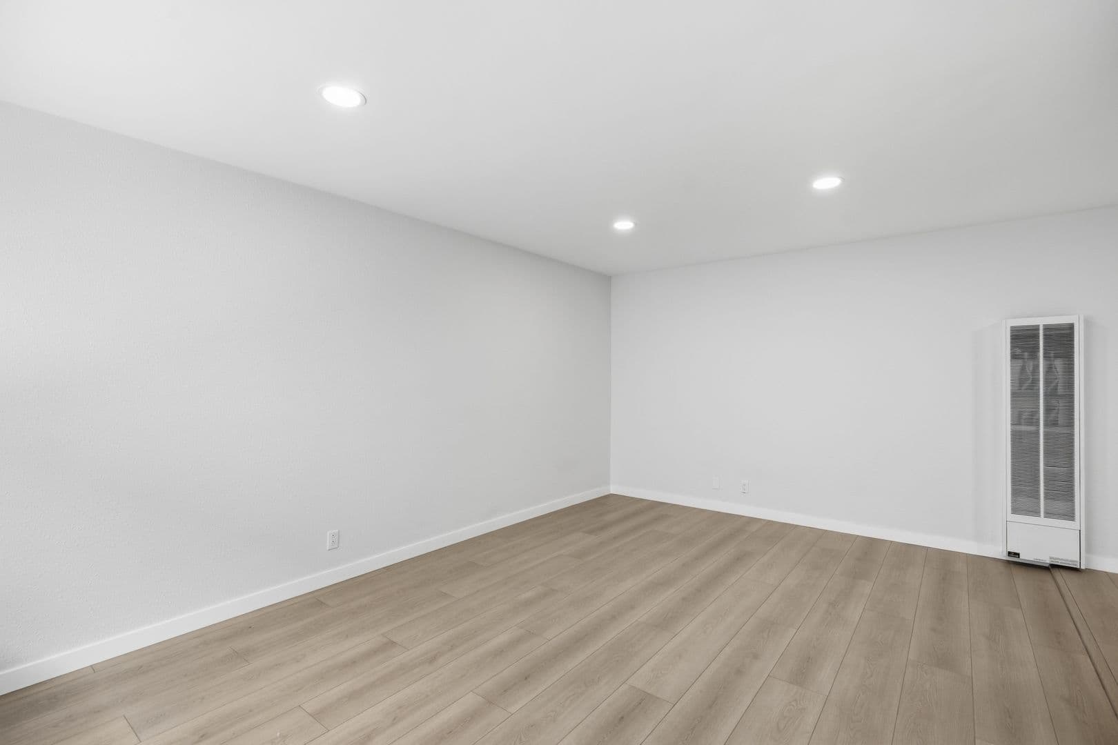 Sherman Oaks Apartment: 14616 Magnolia Blvd