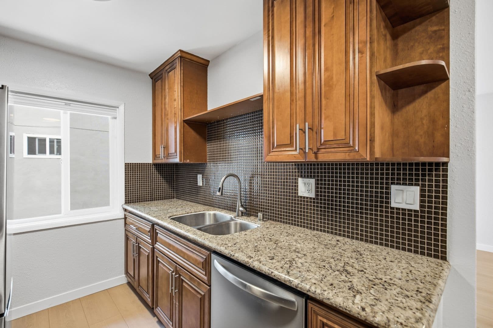 Sherman Oaks Apartment: 14616 Magnolia Blvd