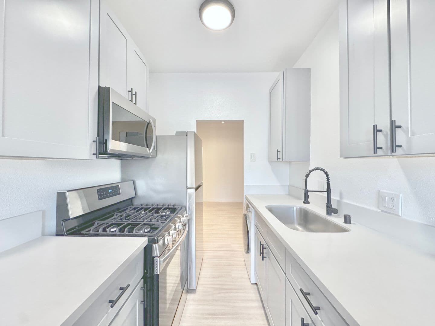 Los Angeles Apartment: 1922 Montrose Street
