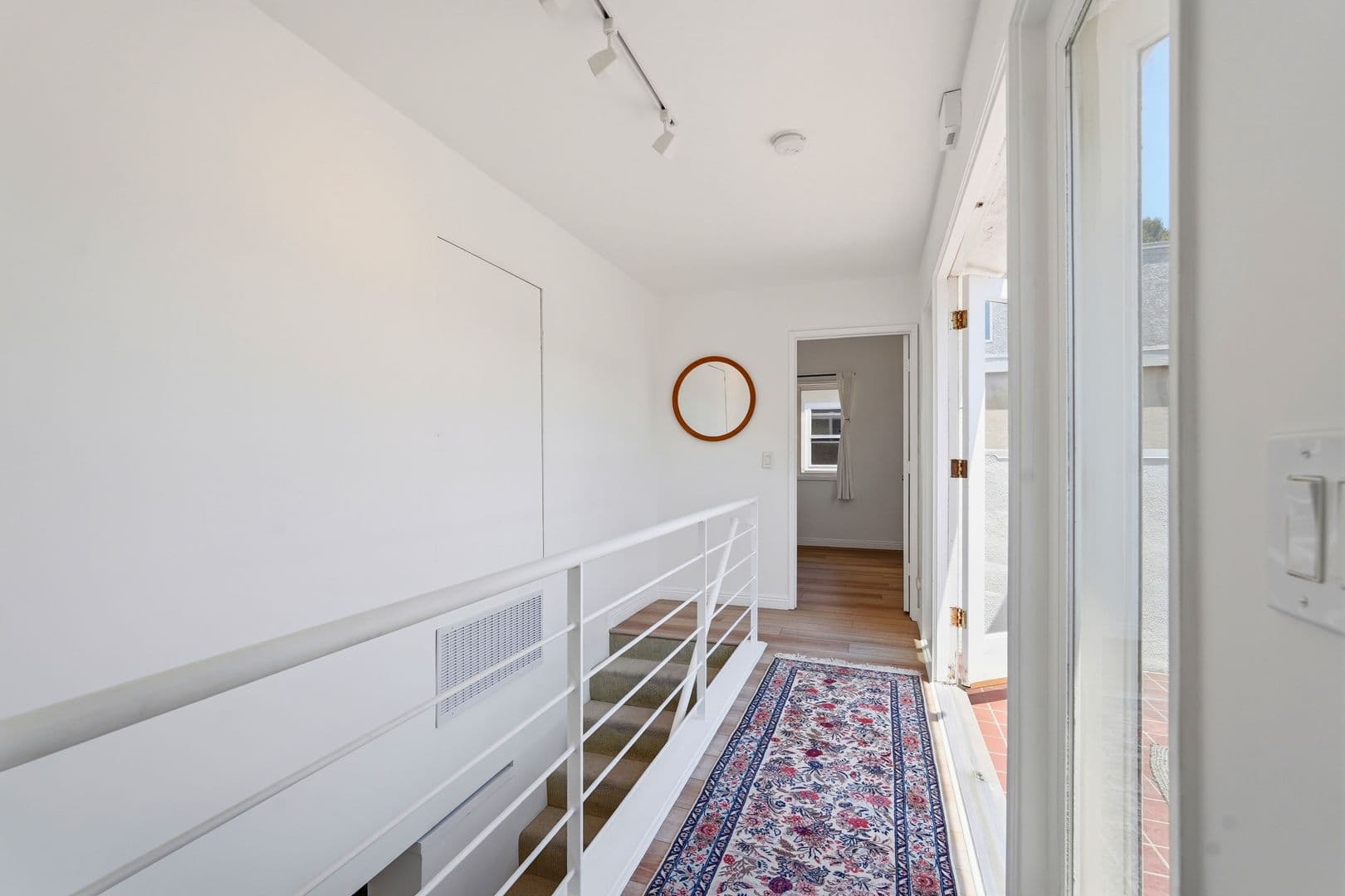 Venice Apartment: 525 Venice Way
