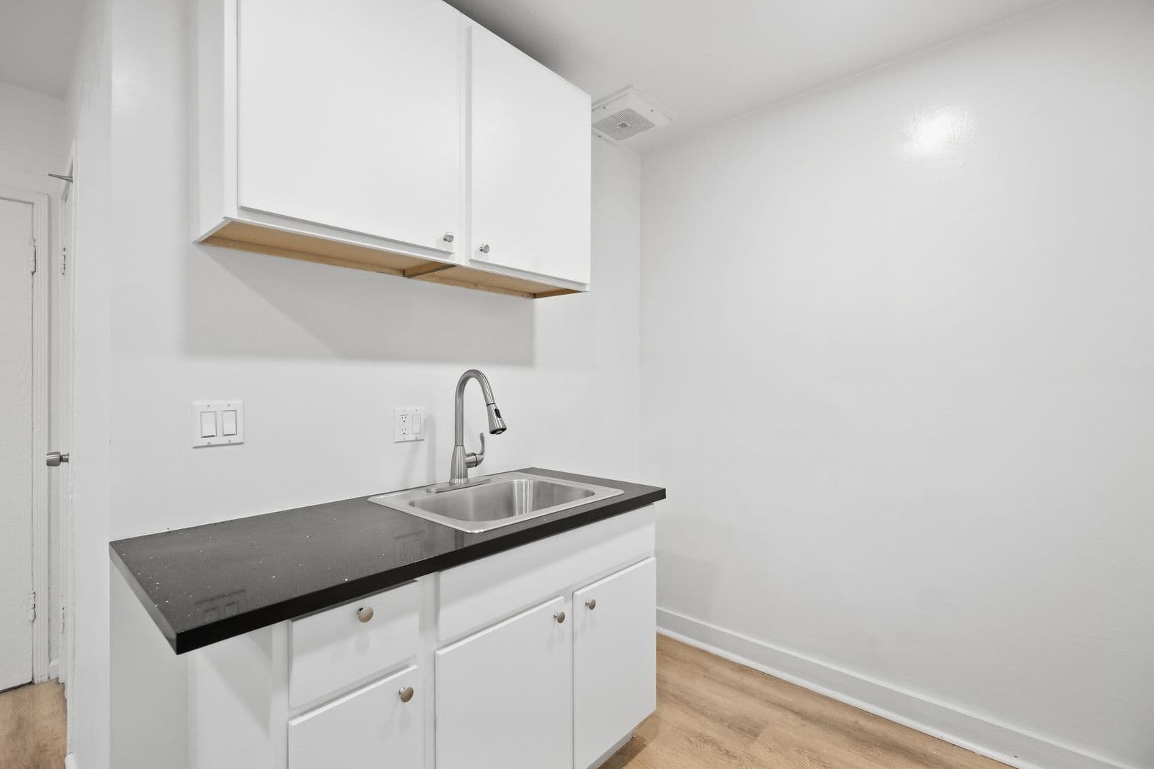 Los Angeles Apartment: 10635 S Vermont Ave