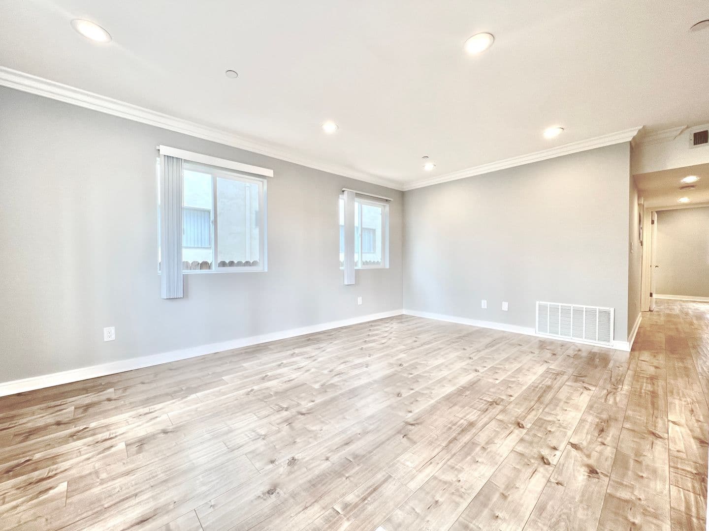 Los Angeles Apartment: 4461 Rosewood Avenue