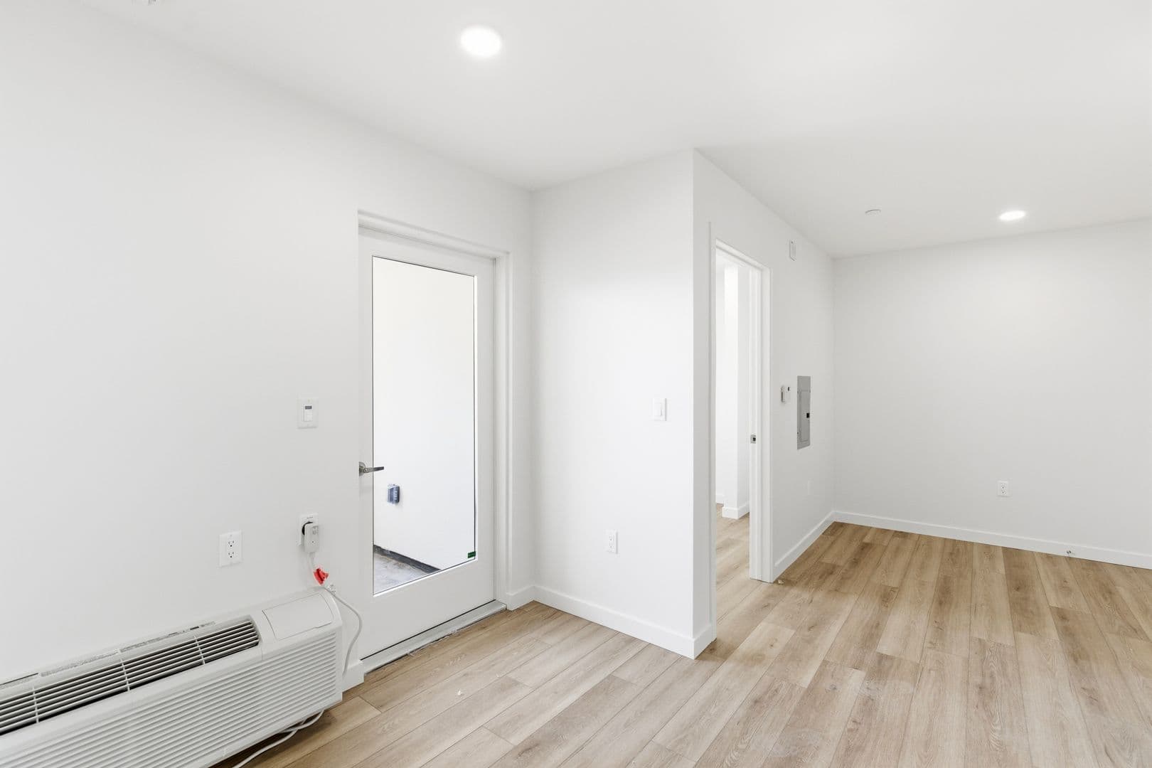 Los Angeles Apartment: 7655 San Pedro Street