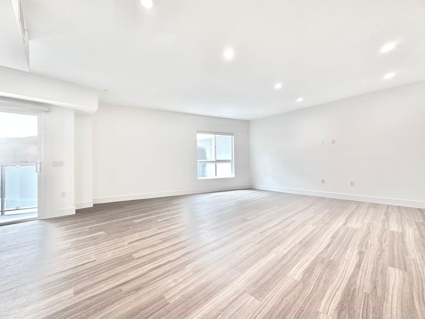 Los Angeles Apartment: 838 S La Brea Ave