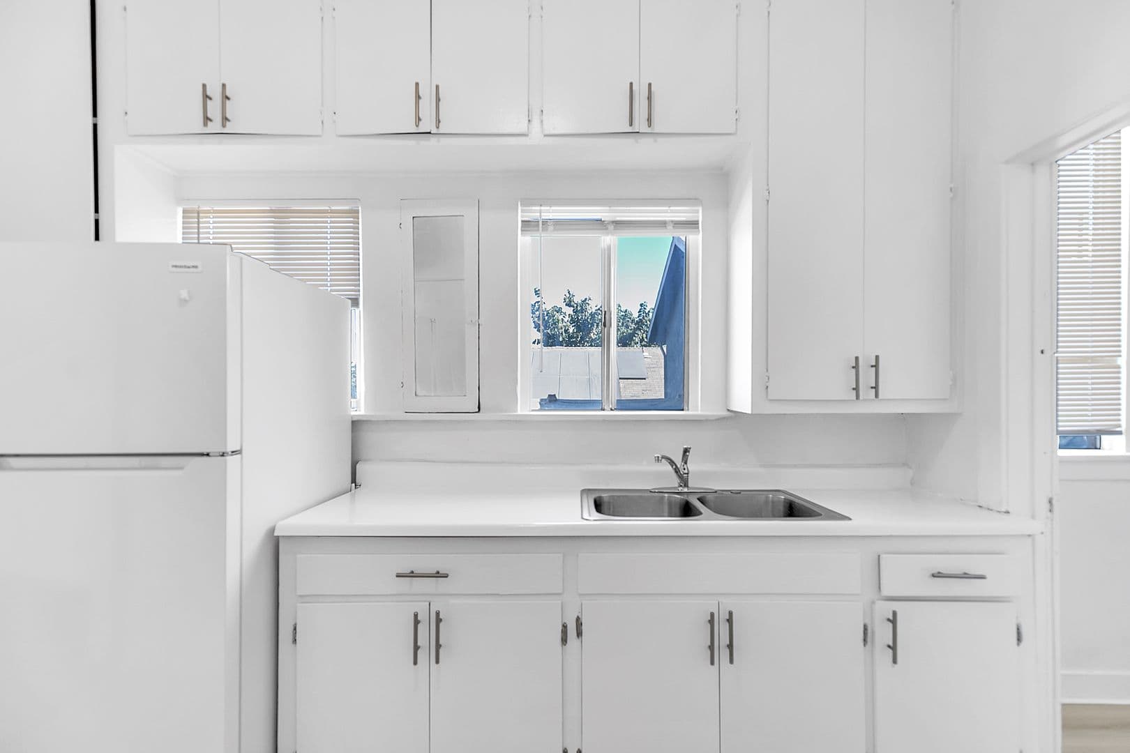 Los Angeles Apartment: 1524 E. 52nd Street